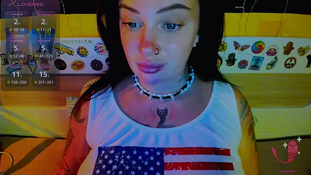 Snapshot of EllieOz chatting on 11/15/25, 03:30 EllieOz online show from 11/15/25, 03:30