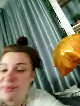 Snapshot of EllieOz chatting on 11/19/25, 11:54 EllieOz online show from 11/19/25, 11:54