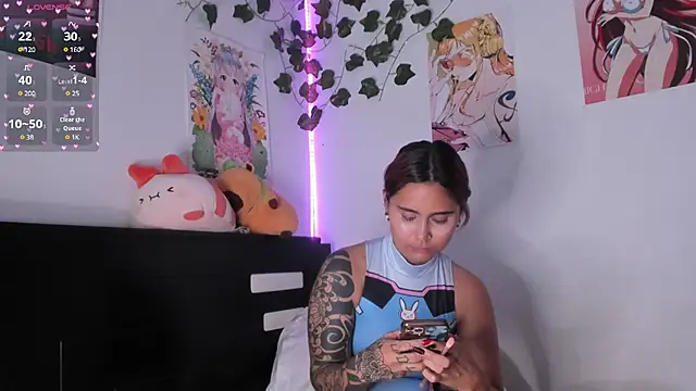 Snapshot of Violette-Ramirez01 chatting on 12/21/24, 03:31 Violette-Ramirez01 online show from 12/21/24, 03:31