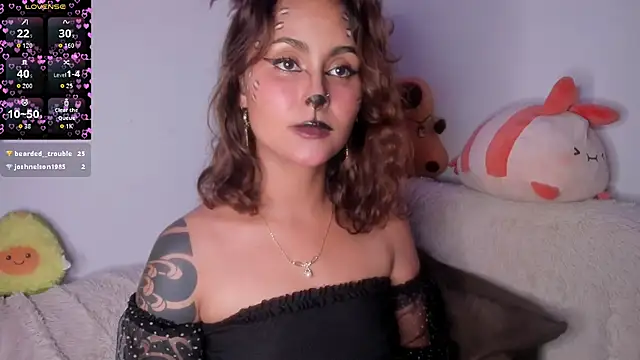 Snapshot of Violette-Ramirez01 chatting on 10/28/25, 01:53 Violette-Ramirez01 online show from 10/28/25, 01:53