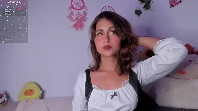 Violette-Ramirez01 online show from 12/21/25, 01:02