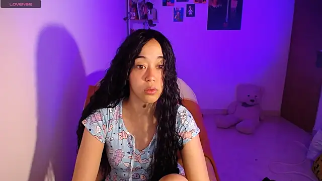 Snapshot of ela_0 chatting on 12/23/25, 05:38 ela 0 online show from 12/23/25, 05:38