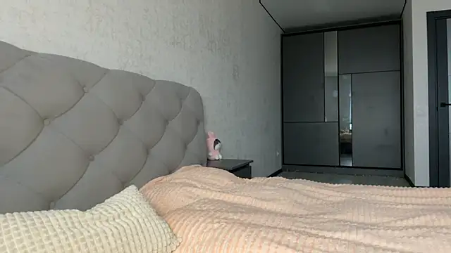 GracefulCharm online show from 02/09/25, 06:11