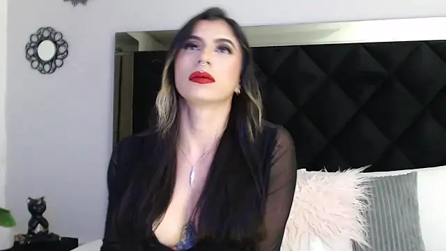 KinaCooper online show from 12/01/25, 06:57