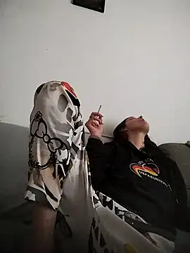 Snapshot of LauraBaby chatting on 10/21/25, 02:51 LauraBaby online show from 10/21/25, 02:51