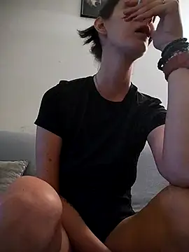 LauraBaby online show from 10/24/25, 05:09