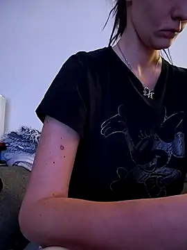 LauraBaby online show from 11/12/25, 08:19