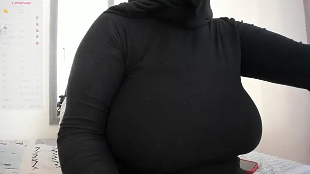 Snapshot of Amina_hafsa chatting on 03/13/26, 07:53 Amina hafsa online show from 03/13/26, 07:53