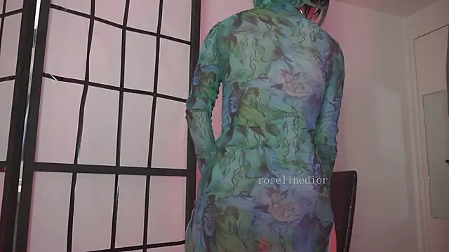 Snapshot of roselinedior chatting on 04/20/26, 01:36 roselinedior online show from 04/20/26, 01:36