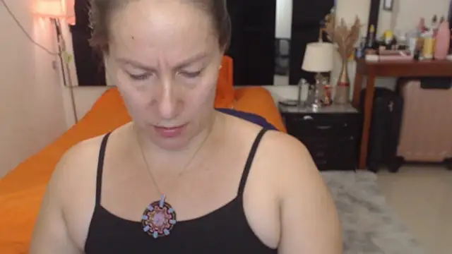 Snapshot of CATRINA-83 chatting on 11/07/25, 09:37 CATRINA-83 online show from 11/07/25, 09:37