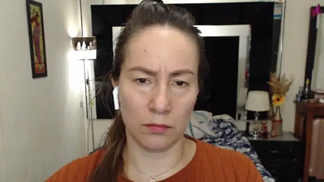 Snapshot of CATRINA-83 chatting on 11/14/25, 07:56 CATRINA-83 online show from 11/14/25, 07:56