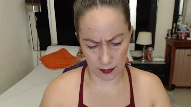 Snapshot of CATRINA-83 chatting on 11/29/25, 01:14 CATRINA-83 online show from 11/29/25, 01:14