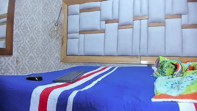 arl chloee online show from 11/08/25, 03:07