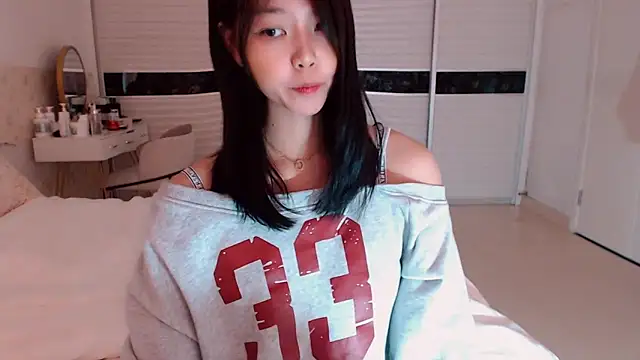 Snapshot of -Lucky_Girl chatting on 09/11/25, 03:17 -Lucky Girl online show from 09/11/25, 03:17