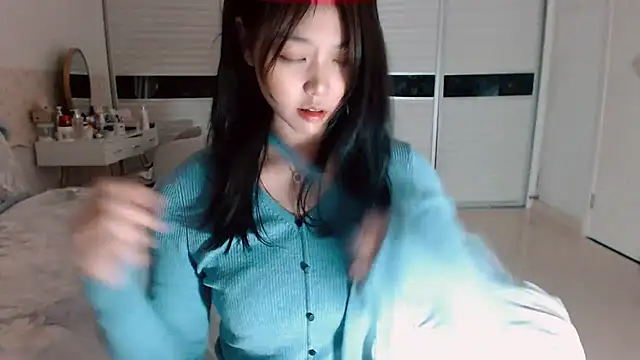 Snapshot of -Lucky_Girl chatting on 11/09/25, 10:46 -Lucky Girl online show from 11/09/25, 10:46