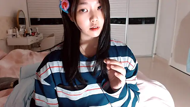 Snapshot of -Lucky_Girl chatting on 12/04/25, 03:10 -Lucky Girl online show from 12/04/25, 03:10