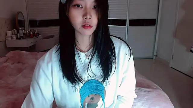 Snapshot of -Lucky_Girl chatting on 12/14/25, 02:39 -Lucky Girl online show from 12/14/25, 02:39