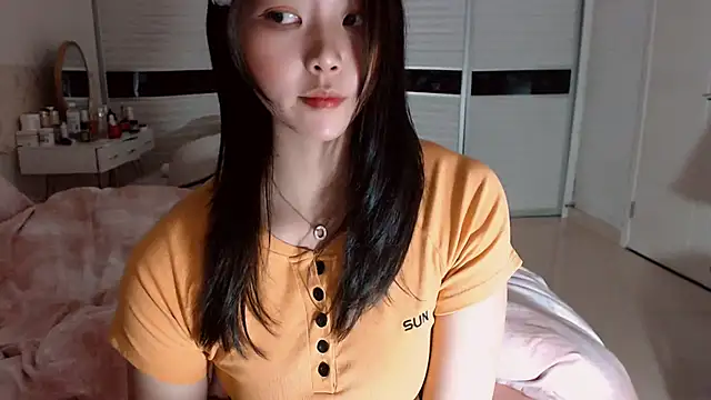 Snapshot of -Lucky_Girl chatting on 12/14/25, 02:44 -Lucky Girl online show from 12/14/25, 02:44