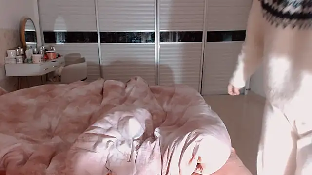 Snapshot of -Lucky_Girl chatting on 12/21/25, 01:24 -Lucky Girl online show from 12/21/25, 01:24