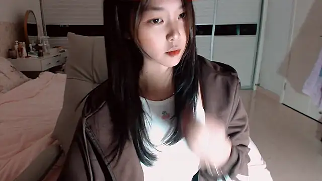 Snapshot of -Lucky_Girl chatting on 02/09/26, 12:20 -Lucky Girl online show from 02/09/26, 12:20