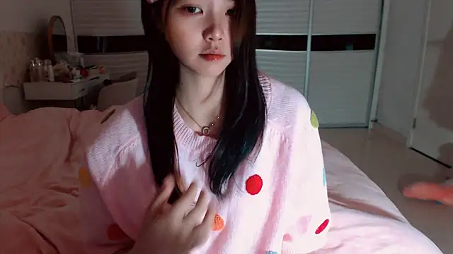 Snapshot of -Lucky_Girl chatting on 02/22/26, 01:51 -Lucky Girl online show from 02/22/26, 01:51