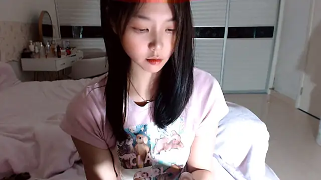 Snapshot of -Lucky_Girl chatting on 03/06/26, 12:12 -Lucky Girl online show from 03/06/26, 12:12