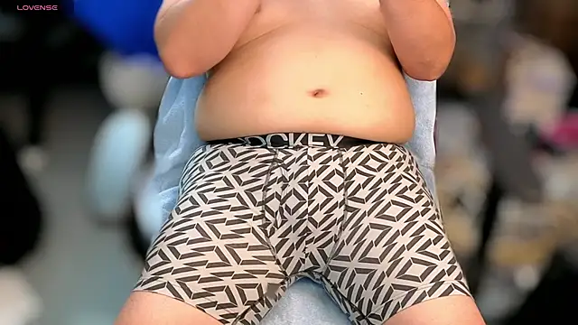 Snapshot of azndadman chatting on 09/23/25, 08:01 azndadman online show from 09/23/25, 08:01