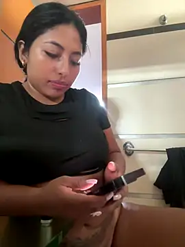 emmyjhonson07 online show from 11/07/25, 01:44