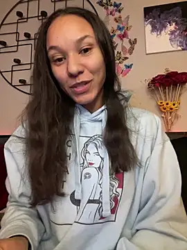 Snapshot of _Neeka_ chatting on 12/04/24, 04:10 Neeka online show from 12/04/24, 04:10