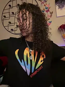 Snapshot of _Neeka_ chatting on 12/21/24, 04:09 Neeka online show from 12/21/24, 04:09