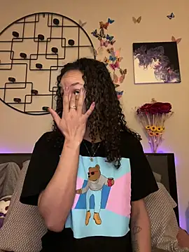 Snapshot of _Neeka_ chatting on 02/03/25, 11:09 Neeka online show from 02/03/25, 11:09