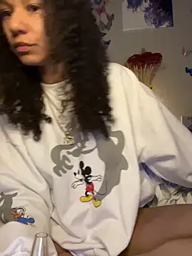 Snapshot of _Neeka_ chatting on 10/11/25, 03:28 Neeka online show from 10/11/25, 03:28