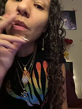 Snapshot of _Neeka_ chatting on 11/08/25, 04:01 Neeka online show from 11/08/25, 04:01