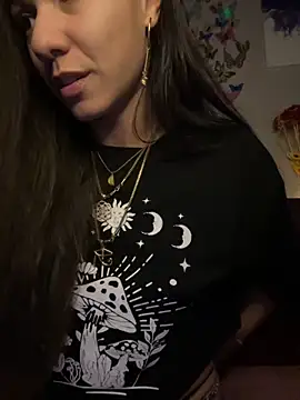 Snapshot of _Neeka_ chatting on 11/11/25, 04:34 Neeka online show from 11/11/25, 04:34