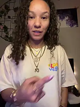 Snapshot of _Neeka_ chatting on 02/14/26, 10:45 Neeka online show from 02/14/26, 10:45