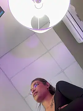 maykka online show from 02/12/25, 11:41