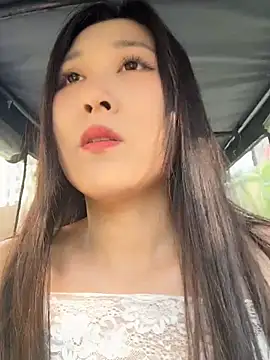 Snapshot of Fannywell chatting on 06/17/26, 09:23 Fannywell online show from 06/17/26, 09:23