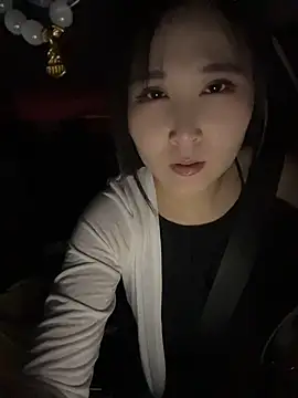 Snapshot of Fannywell chatting on 07/16/26, 11:16 Fannywell online show from 07/16/26, 11:16