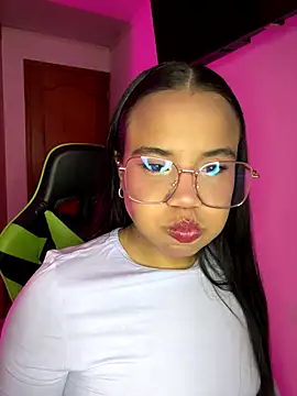 Snapshot of leila_22 chatting on 09/16/25, 06:25 leila 22 online show from 09/16/25, 06:25