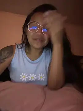 Snapshot of leila_22 chatting on 11/15/25, 09:06 leila 22 online show from 11/15/25, 09:06