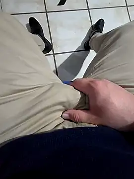 Snapshot of Pnstrokes chatting on 02/13/25, 04:43 Pnstrokes online show from 02/13/25, 04:43