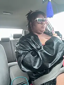 Snapshot of kweenxkarma chatting on 12/20/24, 11:05 kweenxkarma online show from 12/20/24, 11:05