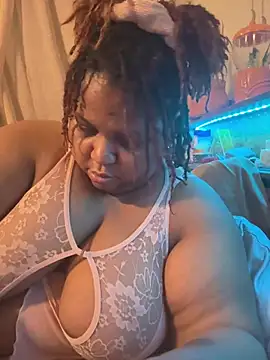 Snapshot of kweenxkarma chatting on 12/23/24, 09:49 kweenxkarma online show from 12/23/24, 09:49