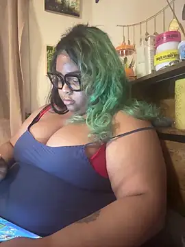 Snapshot of kweenxkarma chatting on 01/15/25, 06:01 kweenxkarma online show from 01/15/25, 06:01