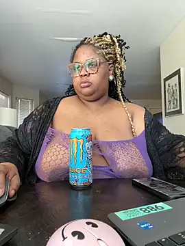 Snapshot of kweenxkarma chatting on 03/17/25, 06:53 kweenxkarma online show from 03/17/25, 06:53