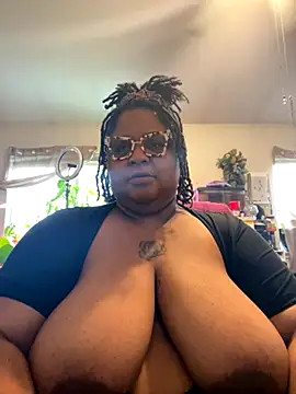 Snapshot of kweenxkarma chatting on 09/15/25, 07:25 kweenxkarma online show from 09/15/25, 07:25