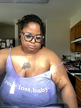 Snapshot of kweenxkarma chatting on 10/21/25, 09:37 kweenxkarma online show from 10/21/25, 09:37