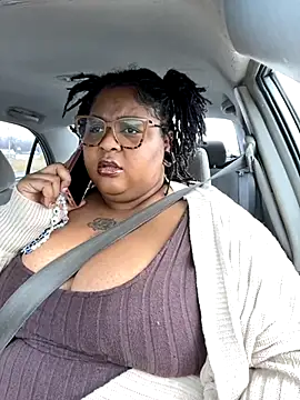 Snapshot of kweenxkarma chatting on 10/27/25, 09:52 kweenxkarma online show from 10/27/25, 09:52