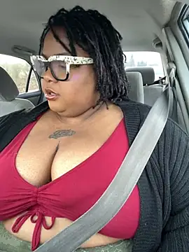 Snapshot of kweenxkarma chatting on 11/01/25, 12:45 kweenxkarma online show from 11/01/25, 12:45