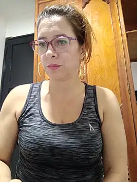 Snapshot of mademonsexy chatting on 05/19/26, 11:33 mademonsexy online show from 05/19/26, 11:33
